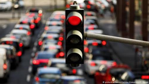 نقش چراغ راهنمایی و رانندگی در مهار ترافیک تهران