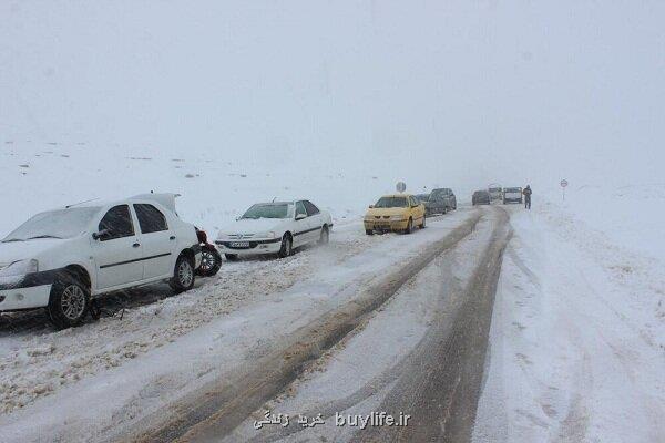 بارش برف و باران در جاده ها و محورهای مواصلاتی 14 استان کشور