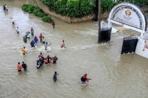 باران شدید و رانش زمین در کنیا ده ها هزار نفر را آواره کرده است