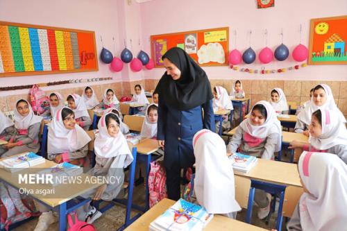 تغییر ساعت مدارس پاسخی به مطالبه والدین شاغل بود