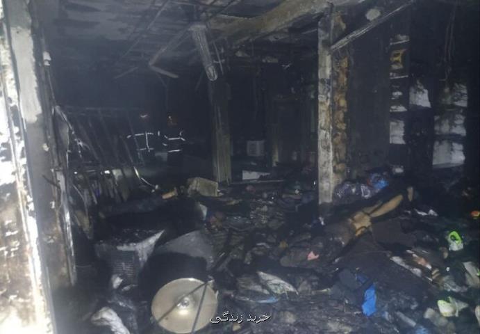 مهار آتشسوزی پاساژ آشنا در سنندج ۲۰ مغازه طعمه آتش سوزی شدند