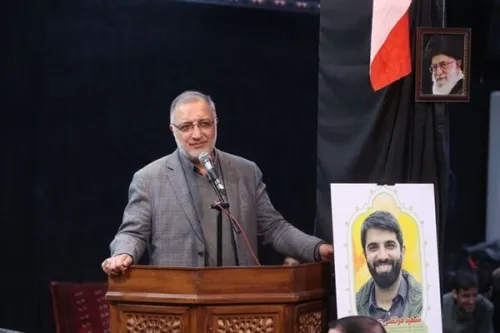 خدمت به مردم مجاهدت در مقابل دشمن است