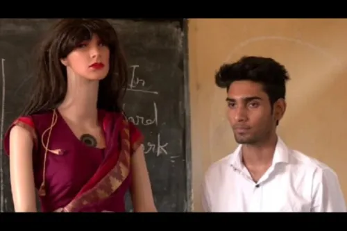 دانش آموز ۱۷ ساله هندی یک آموزگار رباتیک ساخت