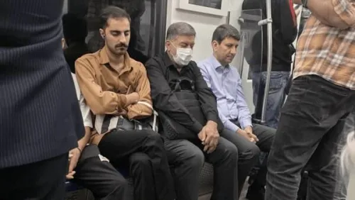 وزیر ارتباطات خودرو را کنار گذاشت
