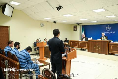 قاضی: ارزدولتی دریافت كردید؟، متهم: گفتند دلاربجز۴۲۰۰تومان قاچاق است