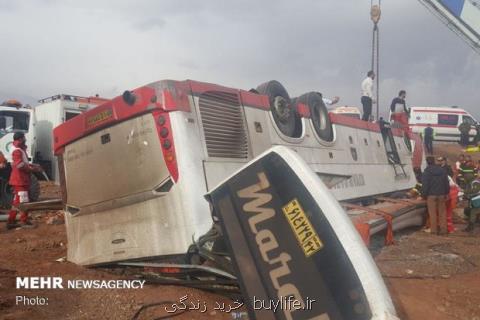 اتوبوس مسافربری در محور گرمسار-تهران واژگون شد، مصدومیت ۲۵ نفر