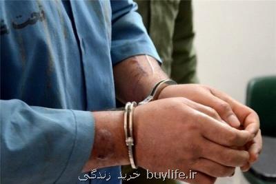 دستبند پلیس بر دستان شرور فراری
